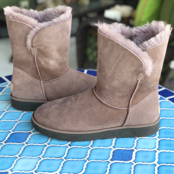 Ugg Classic Cuff Boot - Picture 4 of 8